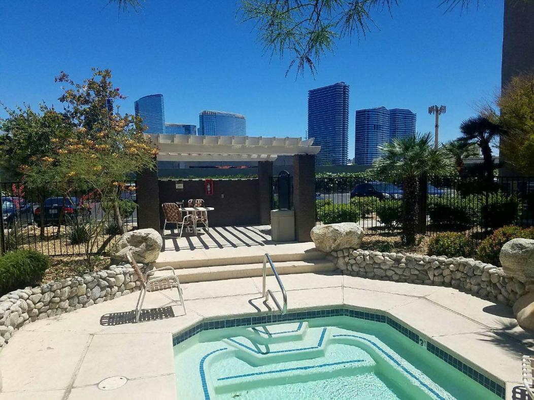 Lovely Condo! Walking Distance To The Strip With Pool And Spa Las Vegas Exterior photo